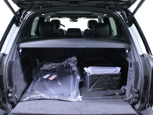 New 2026 Land Rover Range Rover SE image 9