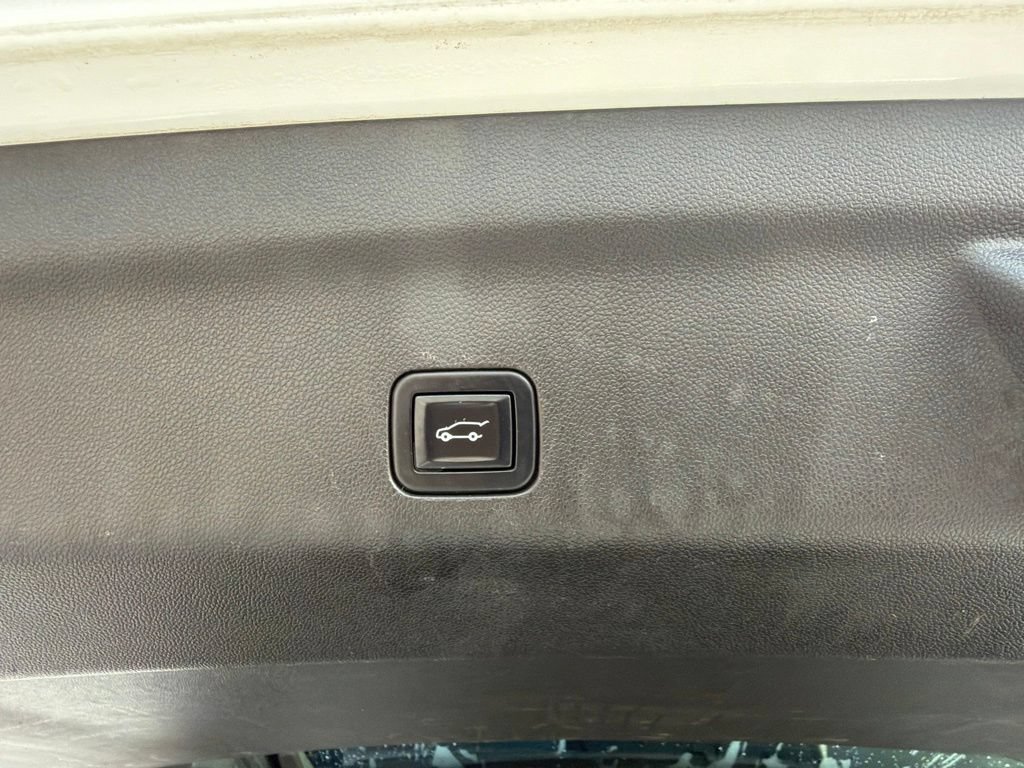 Used 2021 GMC Yukon Denali AWD/4WD image 15