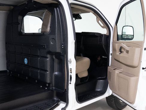 Used 2021 Chevrolet Express 2500 w/ Driver Convenience Package RWD image 22