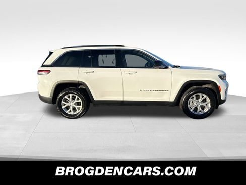 Used 2023 Jeep Grand Cherokee Limited image 2
