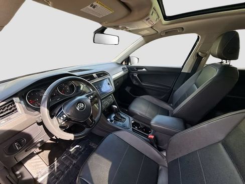 Used 2021 Volkswagen Tiguan SE w/ Panoramic Sunroof Package FWD image 20