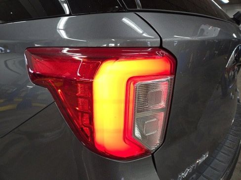 Used 2022 Ford Explorer Limited w/ Limited Technology Package image 9