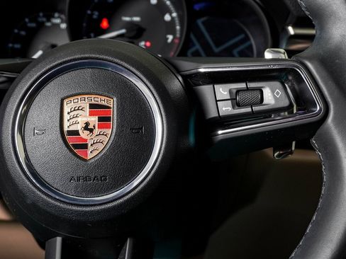 Certified 2025 Porsche Macan image 19