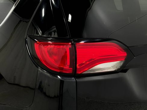 Used 2019 Chrysler Pacifica Limited FWD image 36