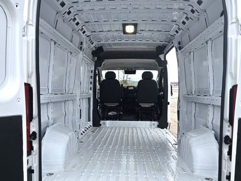 Used 2025 RAM ProMaster 2500 w/ Convenience Group image 9