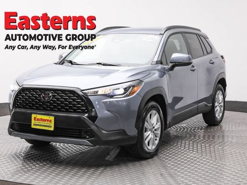 Used 2024 Toyota Corolla Cross LE image 1