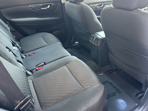 Used 2018 Nissan Rogue SV w/ Premium Package image 18