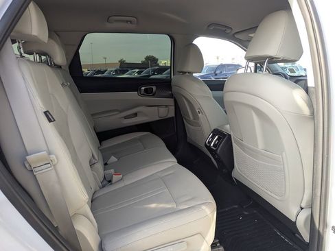Used 2024 Kia Sorento S image 22