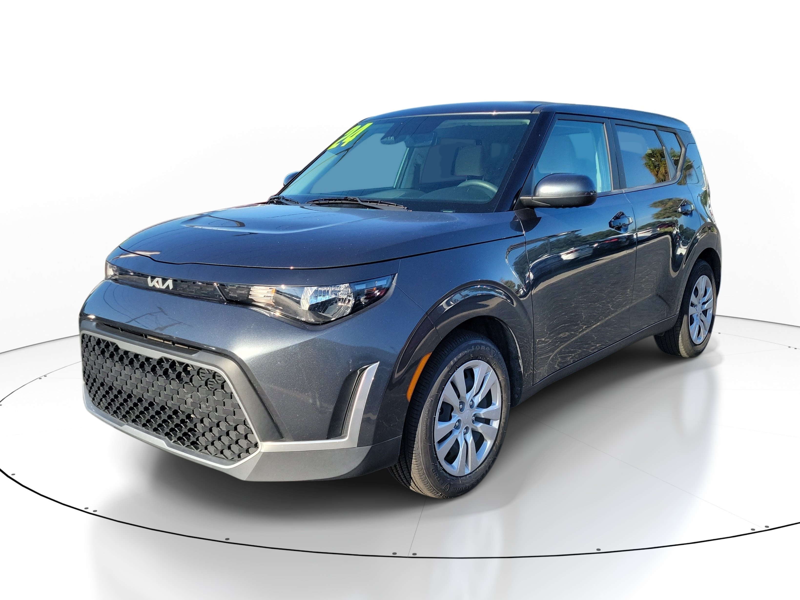 Used 2024 Kia Soul LX FWD image 3