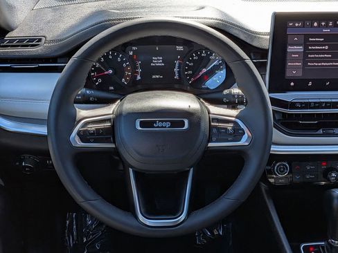 Used 2025 Jeep Compass Limited image 21