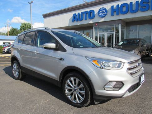 Used 2017 Ford Escape Titanium FWD image 2