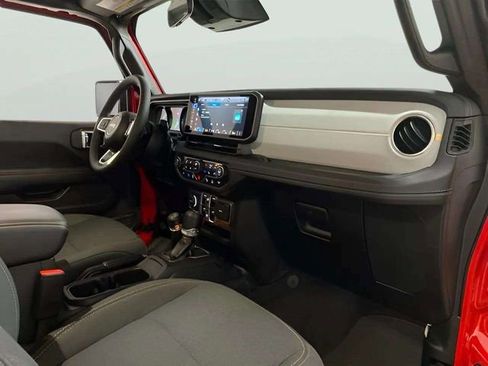 Used 2025 Jeep Wrangler Unlimited Sahara w/ Safety Group AWD/4WD image 80