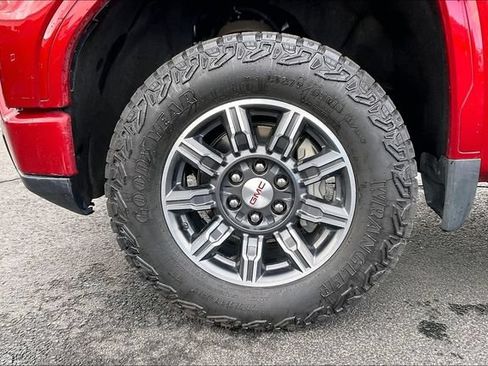 Used 2024 GMC Sierra 1500 AT4 w/ Technology Package AWD/4WD image 8