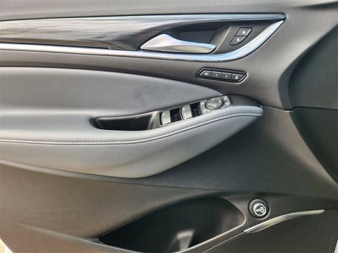 Used 2024 Buick Enclave Premium image 19