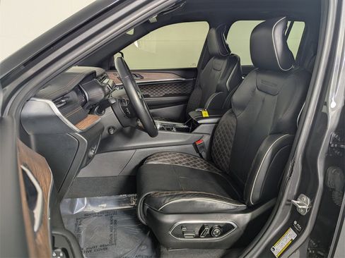 Used 2022 Jeep Grand Cherokee Summit image 12