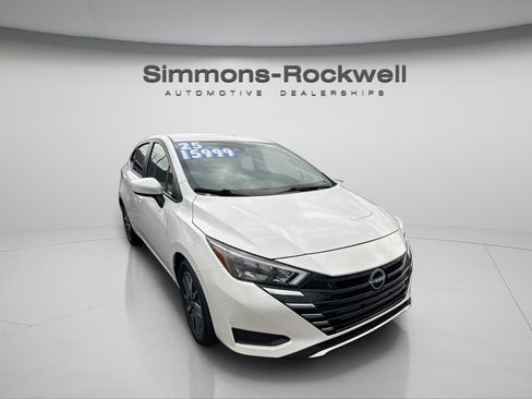 Used 2025 Nissan Versa SV FWD image 2