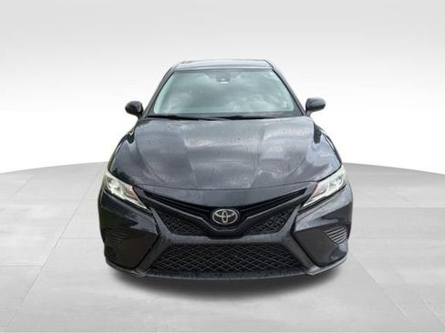 Used 2020 Toyota Camry SE FWD image 9