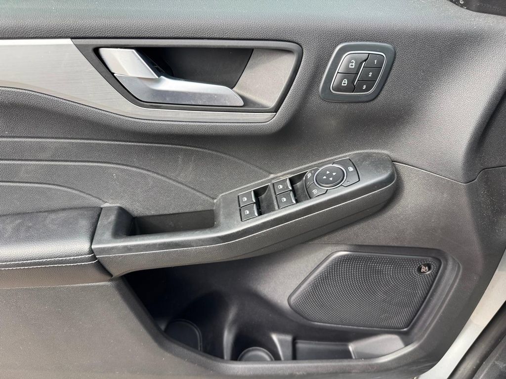 Used 2023 Ford Escape Platinum w/ Premium Technology Package AWD/4WD image 20