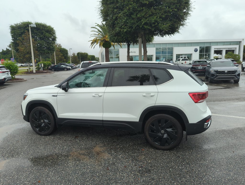 Used 2024 Volkswagen Taos SE AWD/4WD image 10