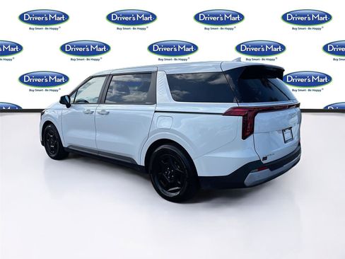 Used 2025 Kia Carnival image 5