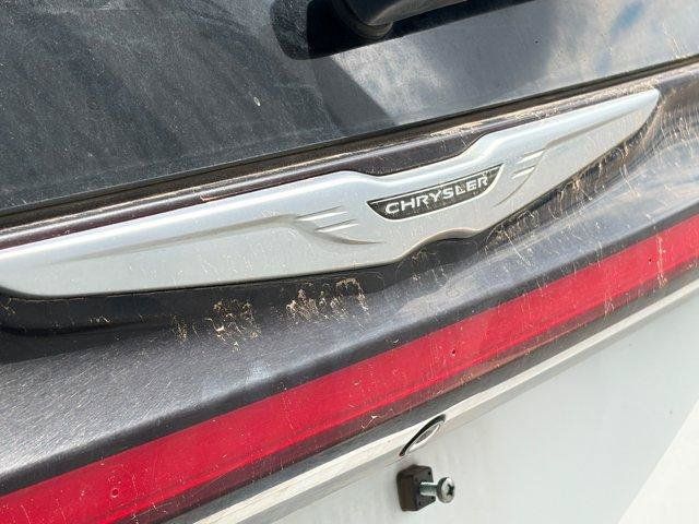 Used 2023 Chrysler Pacifica Limited FWD image 7