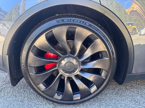 Used 2021 Tesla Model Y Performance image 13