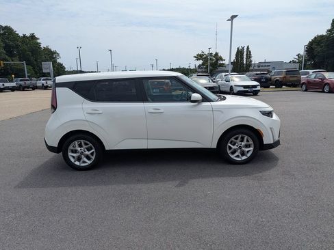 Used 2023 Kia Soul LX w/ LX Technology Package FWD image 7