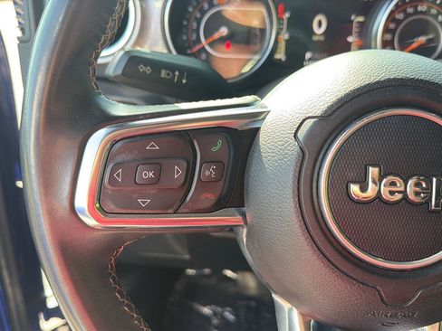 Used 2018 Jeep Wrangler Unlimited Sahara AWD/4WD image 19