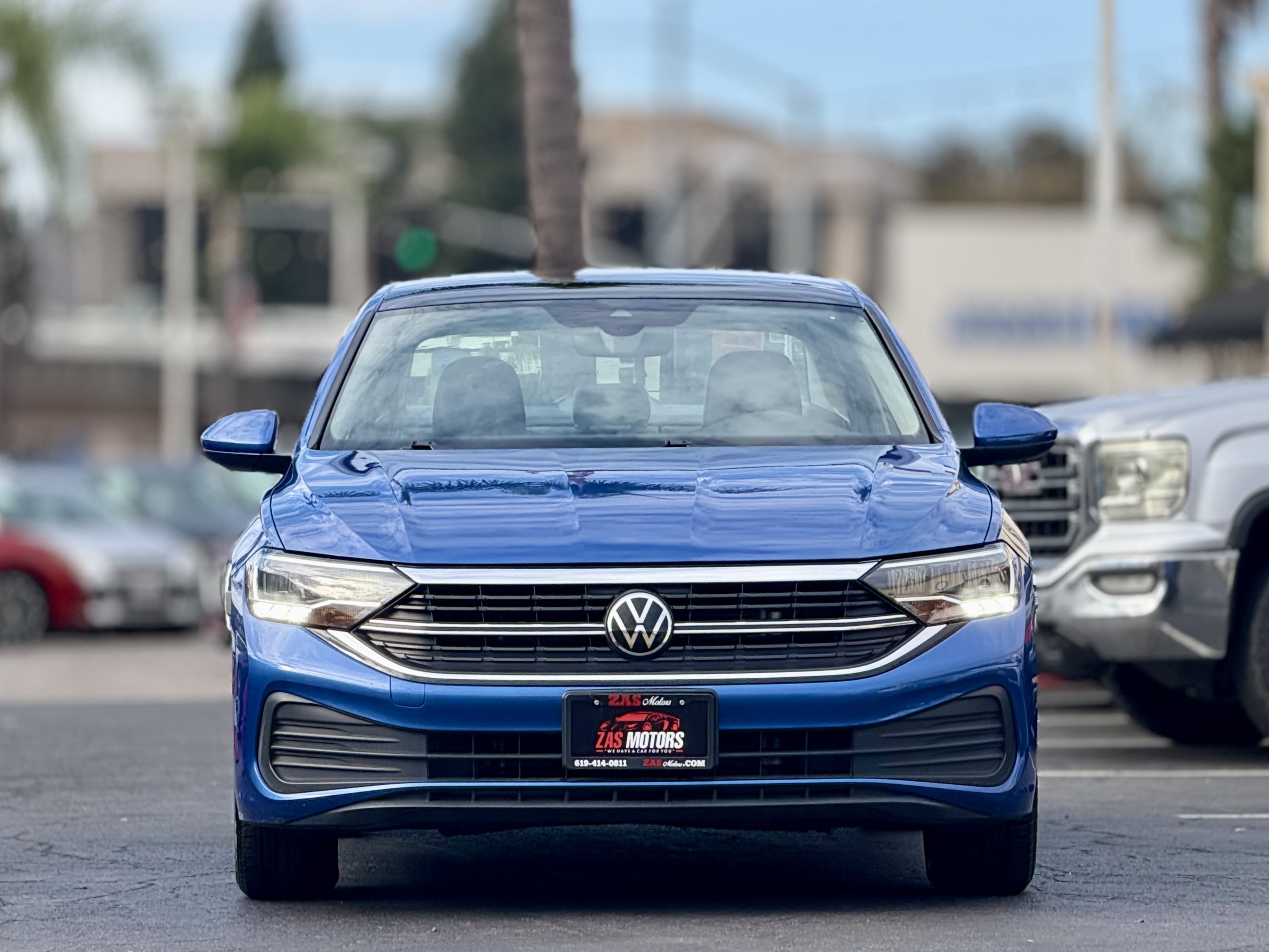 Used 2024 Volkswagen Jetta SE FWD image 2