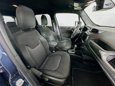 Used 2021 Jeep Renegade Latitude AWD/4WD image 30