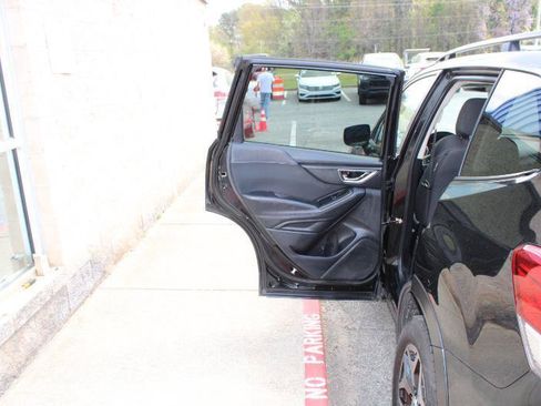 Used 2022 Subaru Forester Premium AWD/4WD image 18