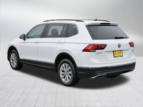 Used 2018 Volkswagen Tiguan SE w/ Panoramic Sunroof Package image 5