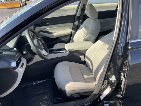 Certified 2025 Nissan Altima 2.5 SV image 11