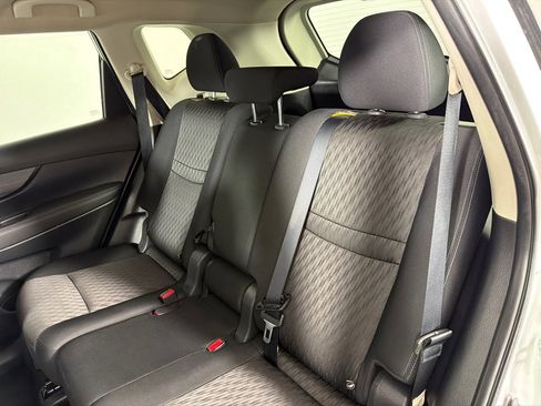 Used 2017 Nissan Rogue SV image 20