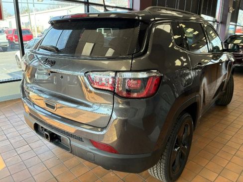 Used 2018 Jeep Compass Latitude w/ Popular Equipment Group image 10