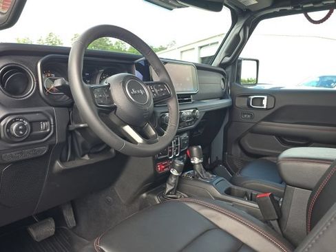 Used 2025 Jeep Gladiator Rubicon w/ Safety Group AWD/4WD image 24
