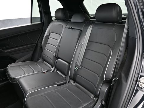 Used 2022 Volkswagen Tiguan SEL R-Line image 34