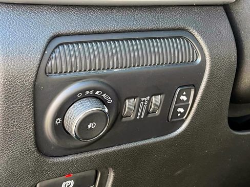Certified 2024 Jeep Wagoneer L Series II w/ Flexible Seating Group AWD/4WD image 23