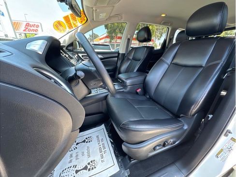 Used 2020 Nissan Pathfinder SL FWD image 17