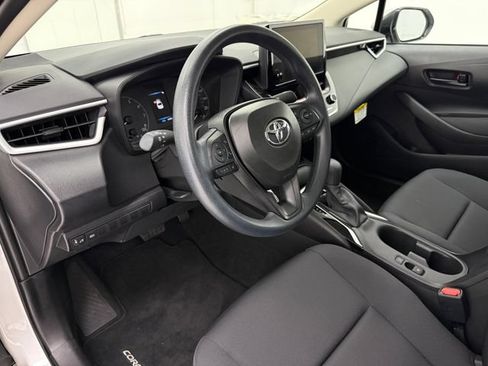 Used 2025 Toyota Corolla LE FWD image 8