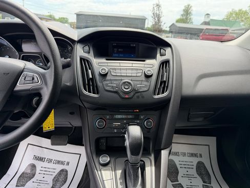 Used 2017 Ford Focus SE FWD image 11