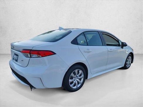 Used 2022 Toyota Corolla LE FWD image 5