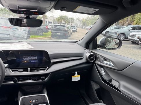 New 2026 Chevrolet Equinox LT w/ Convenience Package II FWD image 24