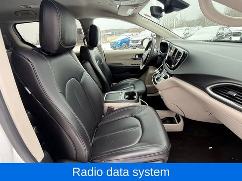 Used 2023 Chrysler Pacifica Touring-L image 20