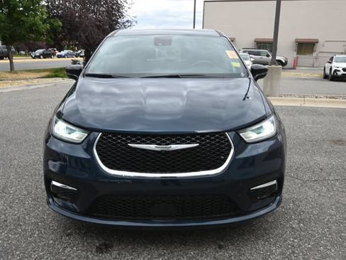 Used 2025 Chrysler Pacifica Select FWD image 9