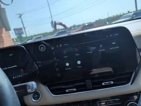 Used 2025 Chevrolet Equinox ACTIV w/ Safety and Technology Package FWD image 3