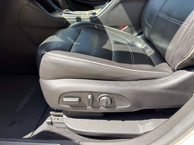 Used 2019 GMC Acadia Denali w/ Technology Package FWD image 18