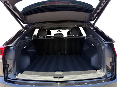Used 2024 Volkswagen Atlas Cross Sport SE FWD image 17