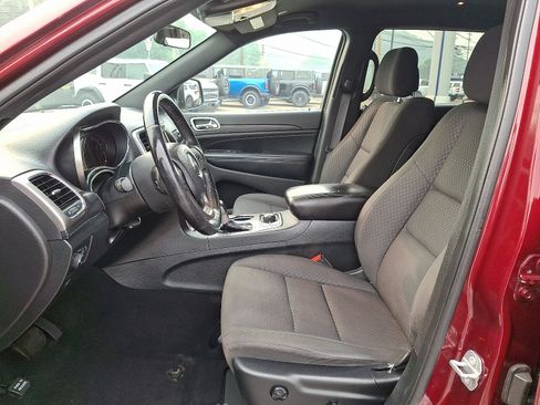 Used 2020 Jeep Grand Cherokee Laredo AWD/4WD image 13