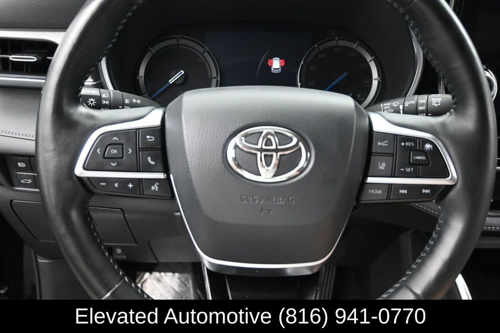Used 2021 Toyota Highlander Platinum AWD/4WD image 11